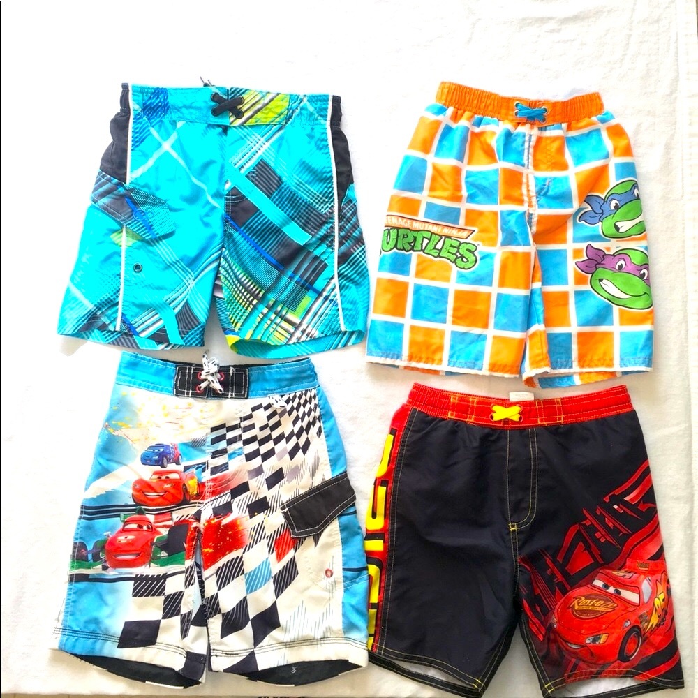 Set of 4 Swim Trunks & 1 Sun Protection Zone Hat